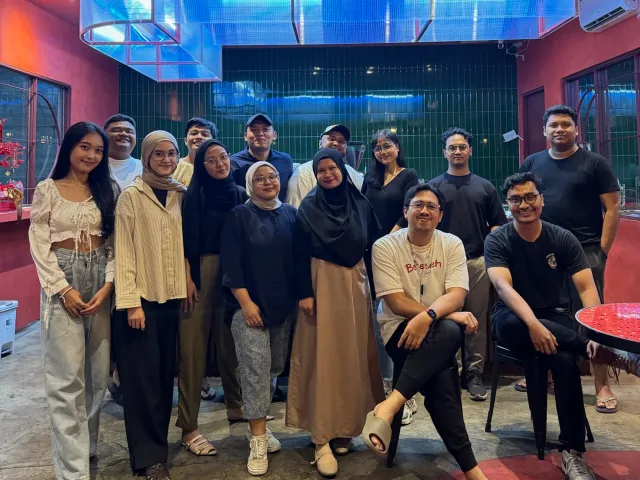 Malang Remote Club members working from Cengli cafe